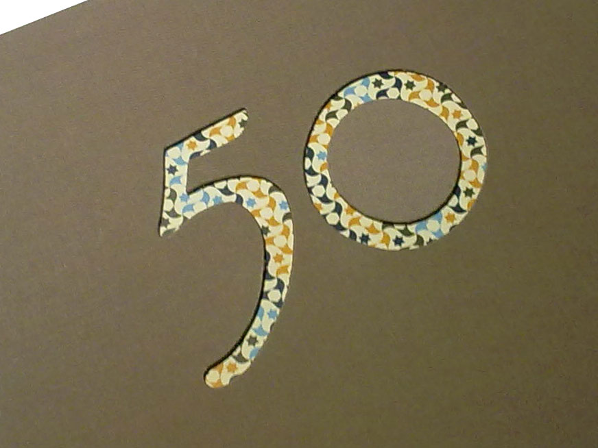 Álbum de fotos de álbum de recorte negro de 50 cumpleaños con diseño  presente de guión dorado -  España